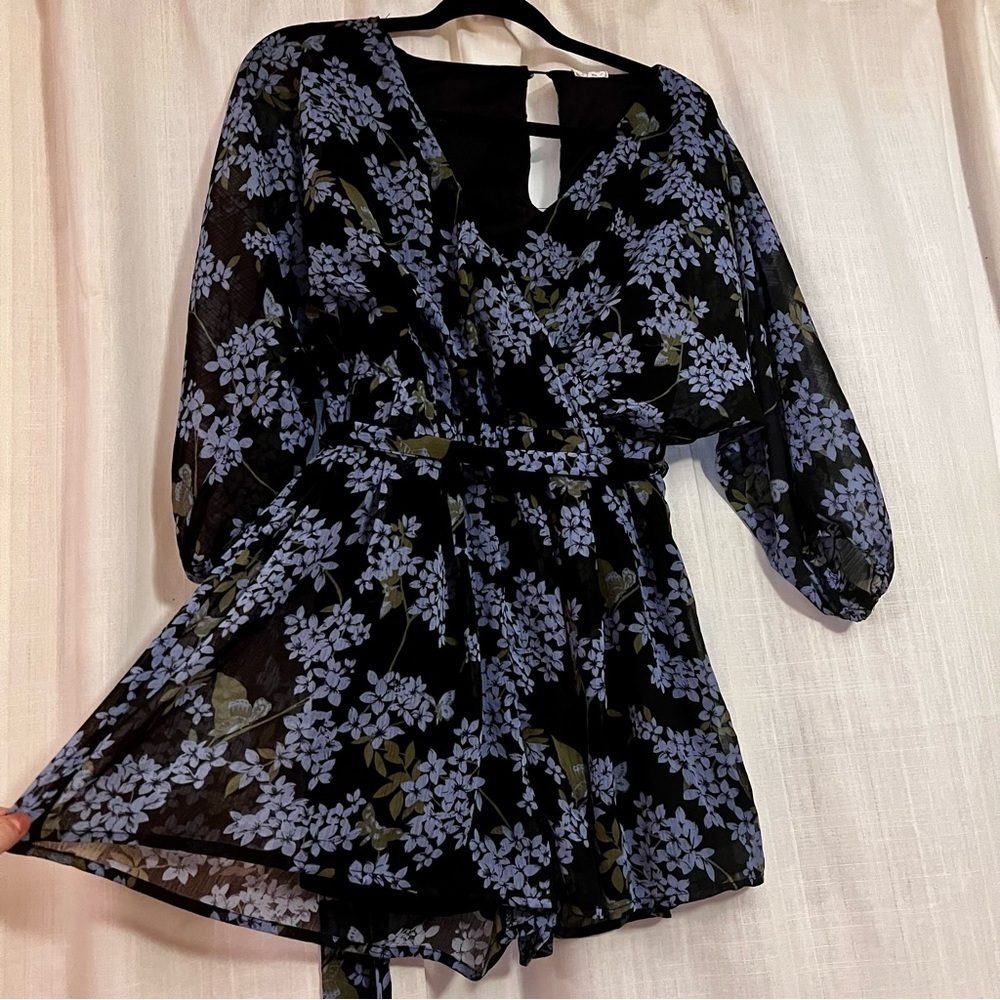 NWT Sadie & Sage Midnight Iris Romper Floral V Neck Wrap Puff Sleeve Boho S